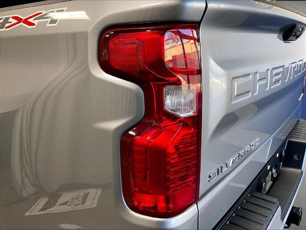 Used 2023 Chevrolet Silverado 1500 Custom AWD/4WD image 33