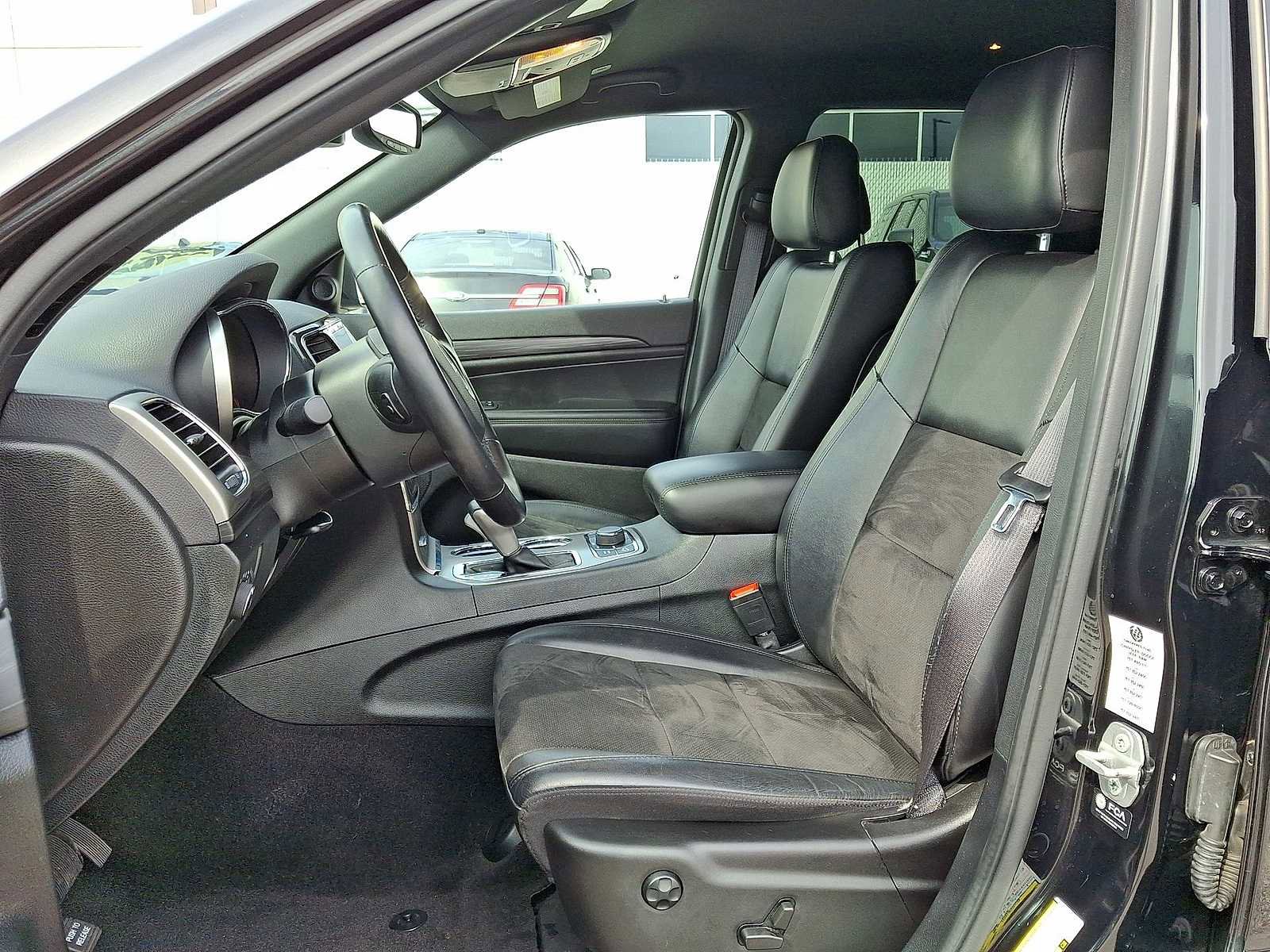 Used 2022 Jeep Grand Cherokee Laredo X image 25