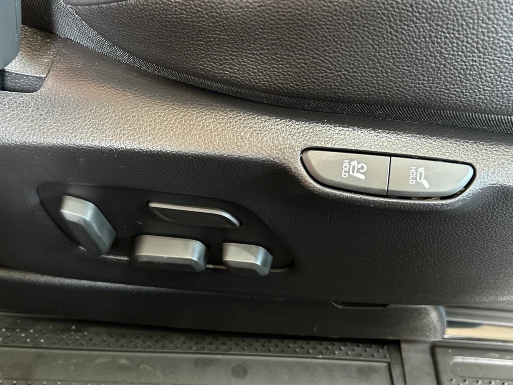 Used 2023 Kia Carnival SX Prestige image 23