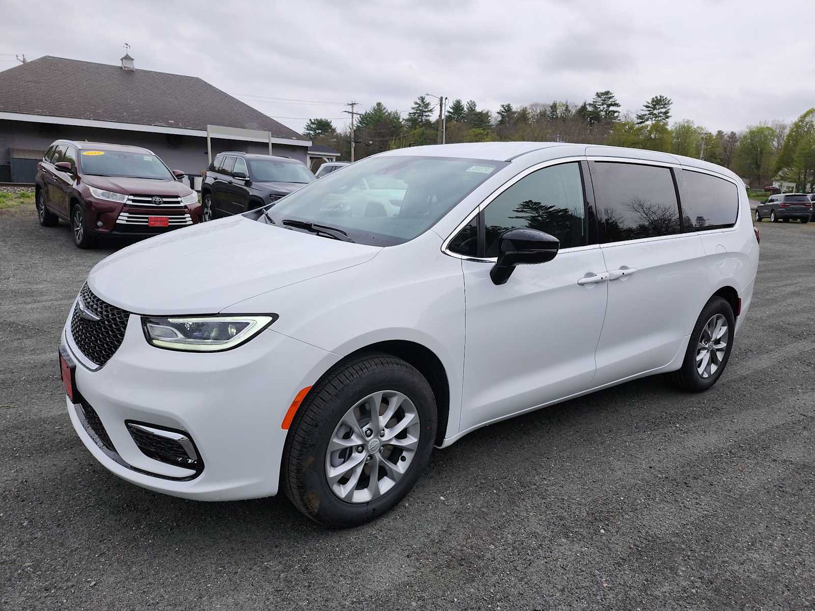 New 2026 Chrysler Pacifica Select