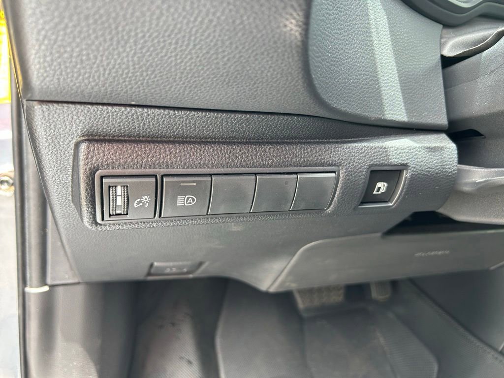 Used 2023 Toyota Corolla LE FWD image 18