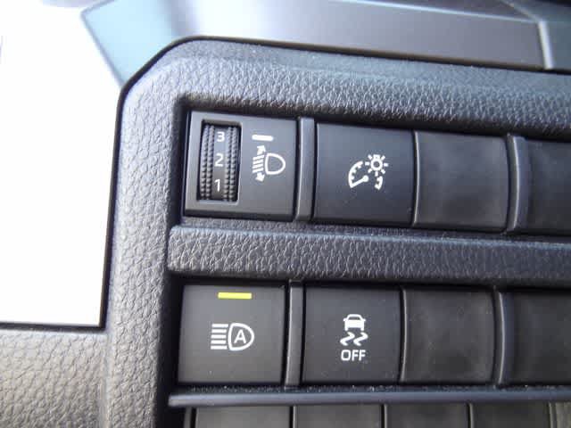 Used 2025 Toyota Tacoma SR5 AWD/4WD image 15
