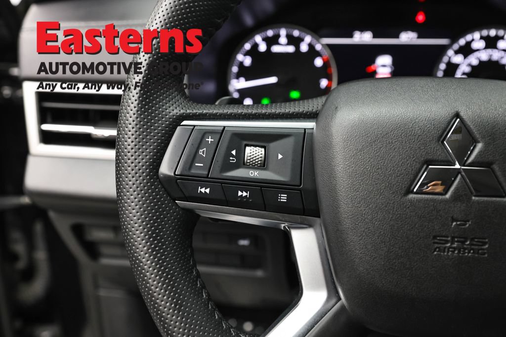 Used 2025 Mitsubishi Outlander SE AWD/4WD image 15