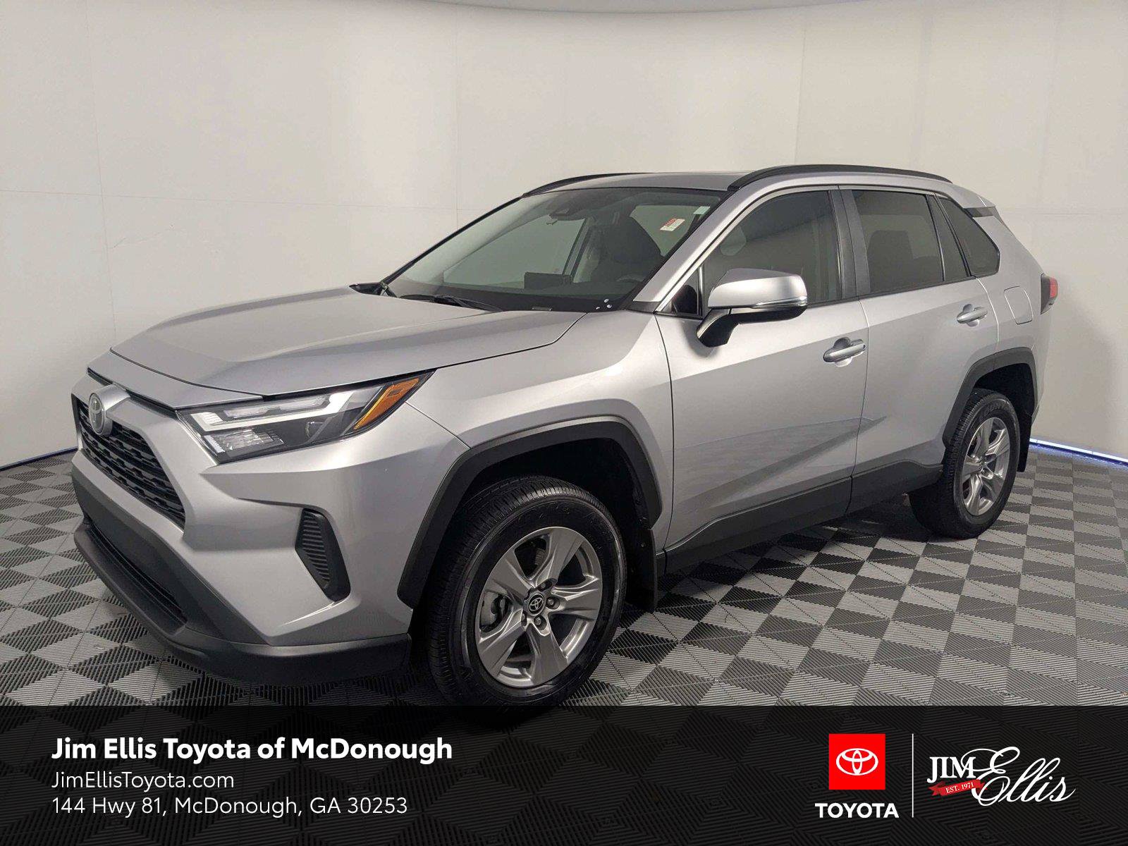 Used 2025 Toyota RAV4 XLE w/ Convenience Package FWD image 1