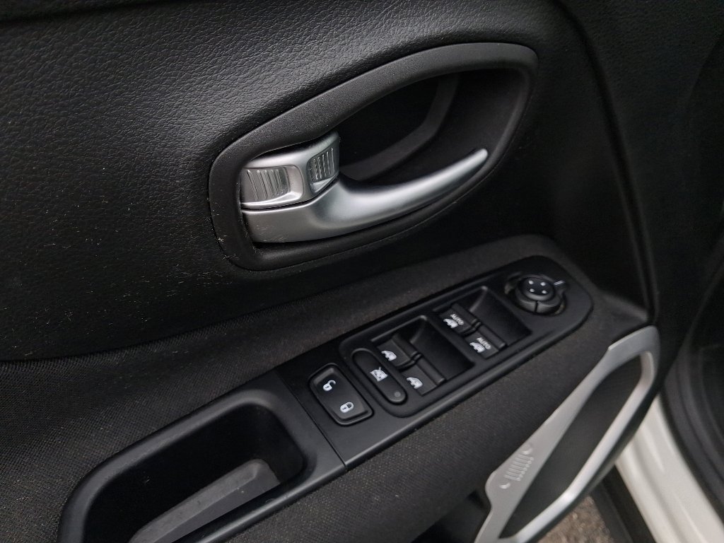 Used 2020 Jeep Renegade Sport w/ Sport Appearance Group AWD/4WD image 18