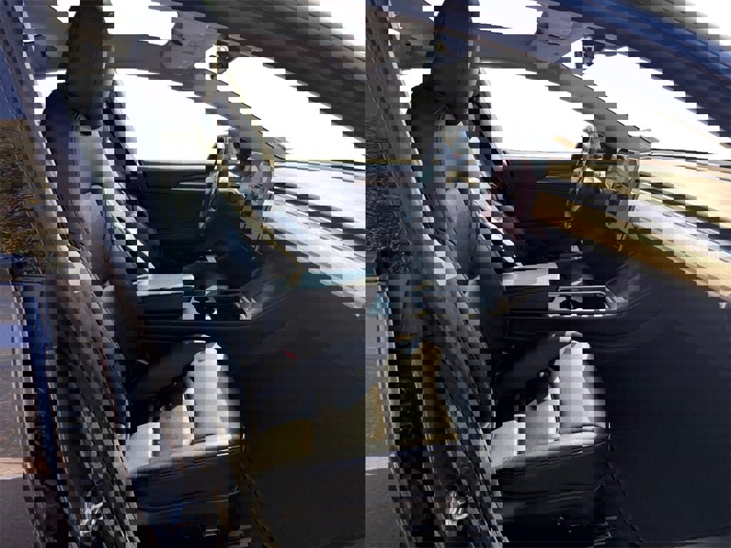 Used 2023 Tesla Model 3 Standard Range image 15