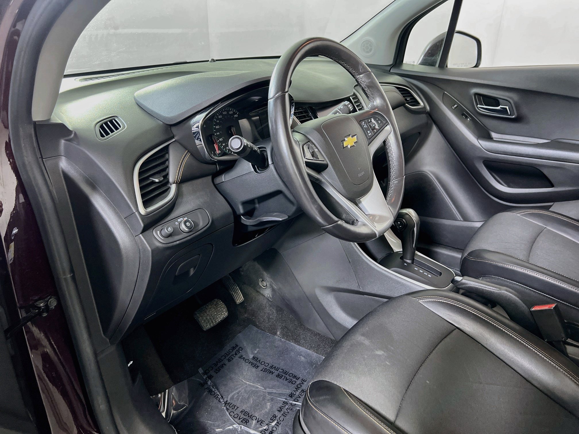 Used 2021 Chevrolet Trax LT w/ LT Convenience Package AWD/4WD image 9