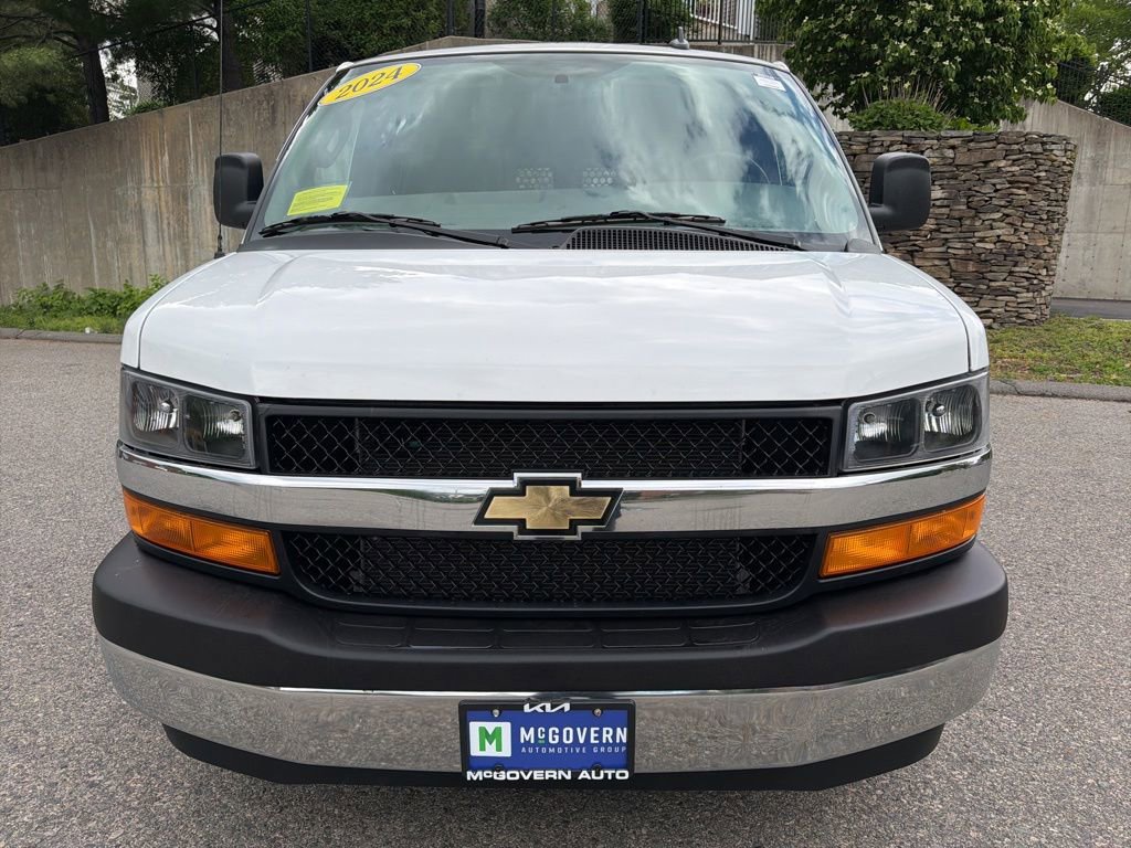 Used 2024 Chevrolet Express 2500 w/ Driver Convenience Package RWD image 9