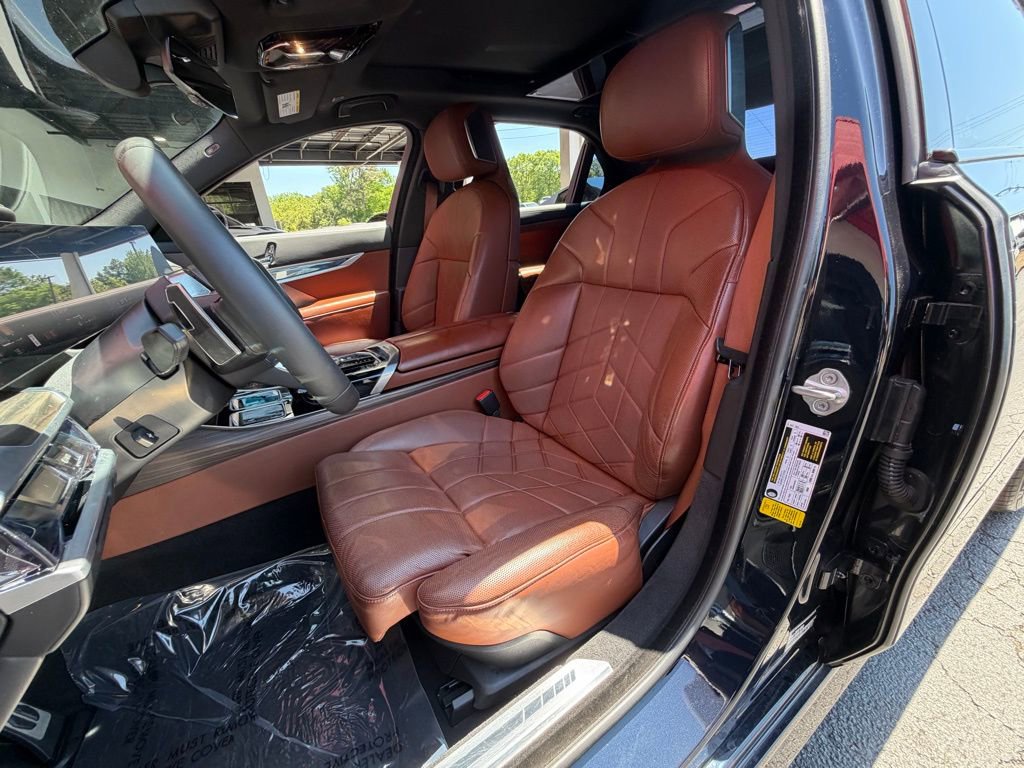 Used 2023 BMW 740i w/ Parking Assistance Package RWD image 34