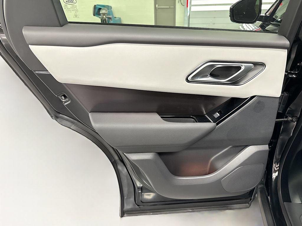 Certified 2026 Land Rover Range Rover Velar Dynamic SE AWD/4WD image 26