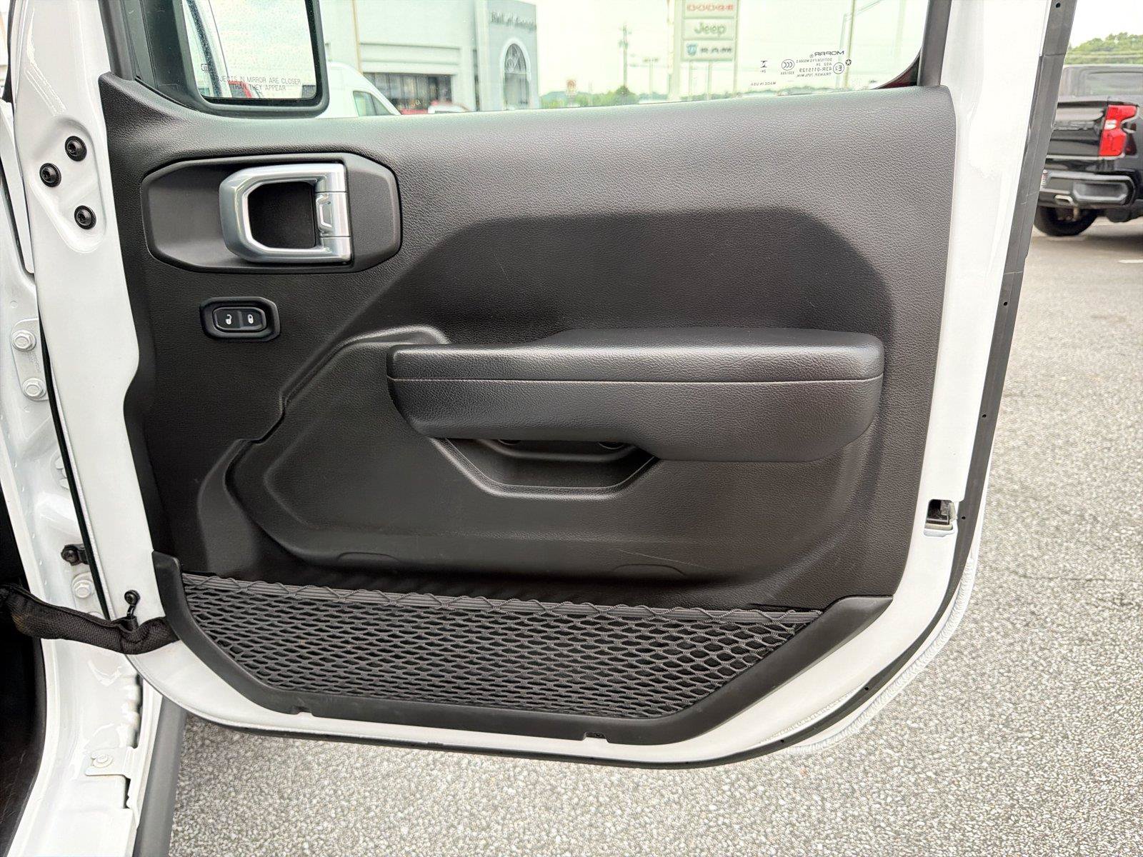 Used 2025 Jeep Wrangler Unlimited Rubicon AWD/4WD image 13