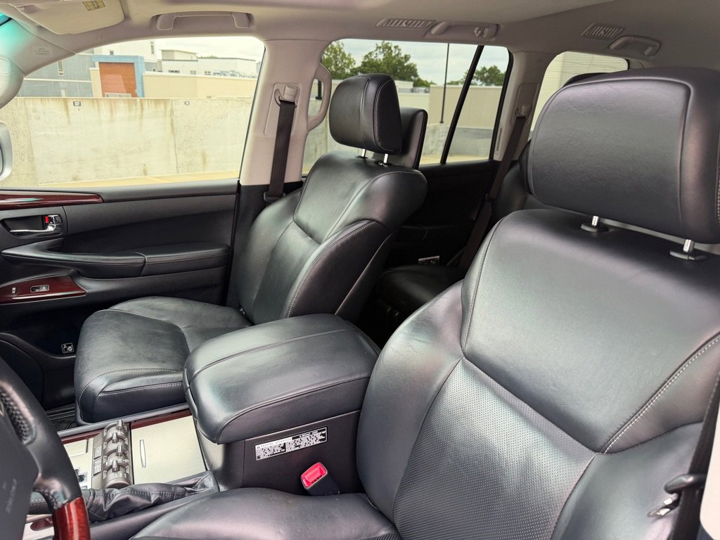 Used 2013 Lexus LX 570 4WD w/ Luxury Pkg image 22
