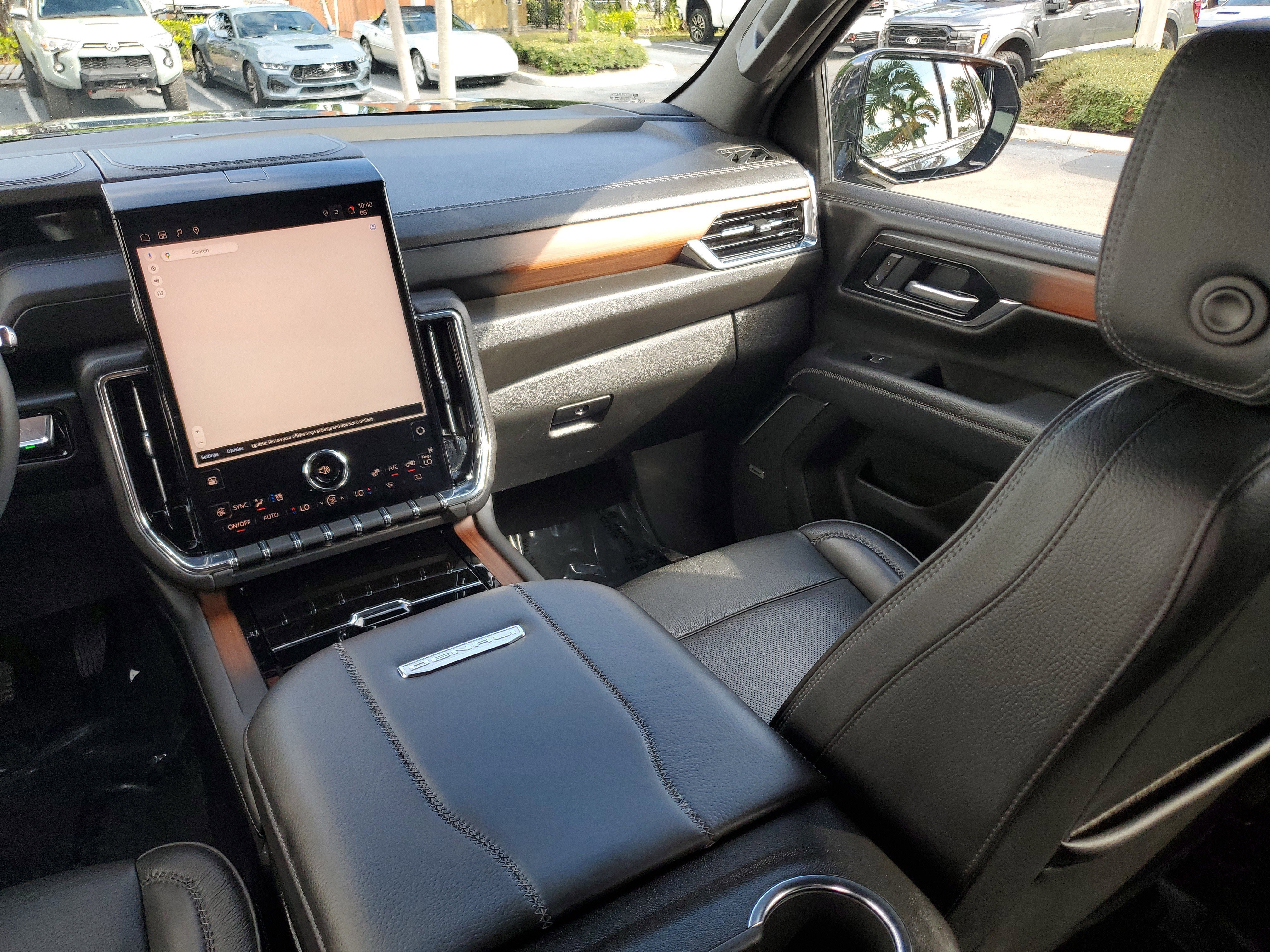 Used 2025 GMC Yukon XL Denali image 18