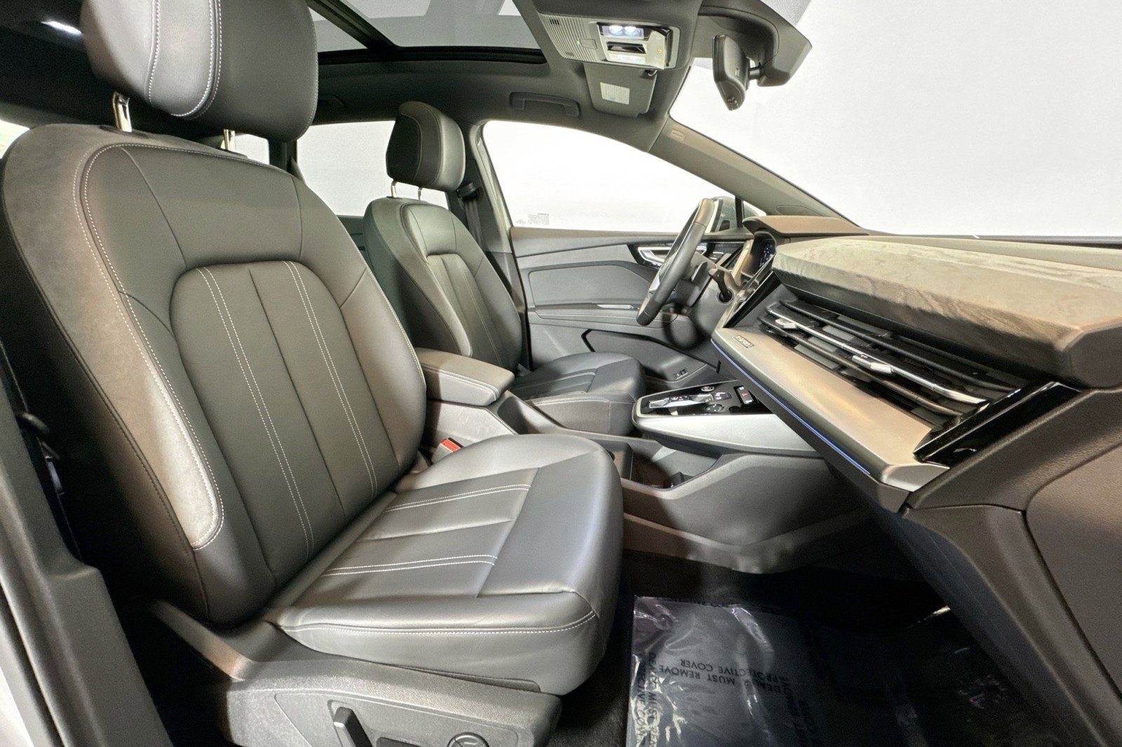 Used 2025 Audi Q4 e-tron Premium Plus image 27