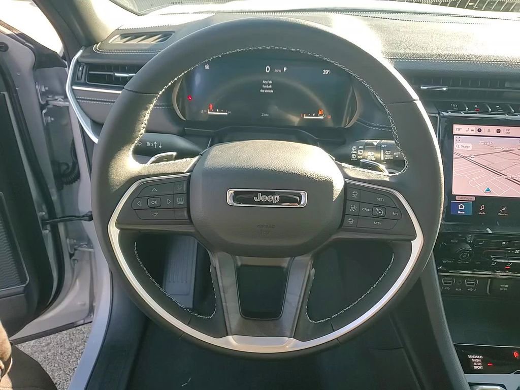 New 2025 Jeep Grand Cherokee Limited w/ Luxury Tech Group II image 13