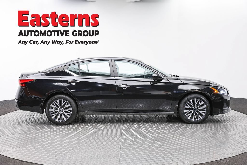 Used 2023 Nissan Altima 2.5 SV w/ SV Premium Package FWD image 4