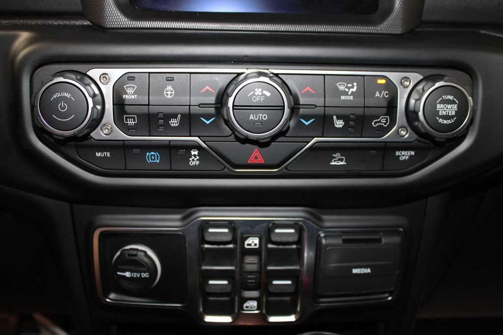 Used 2023 Jeep Wrangler Unlimited Sahara w/ Cold Weather Group AWD/4WD image 43