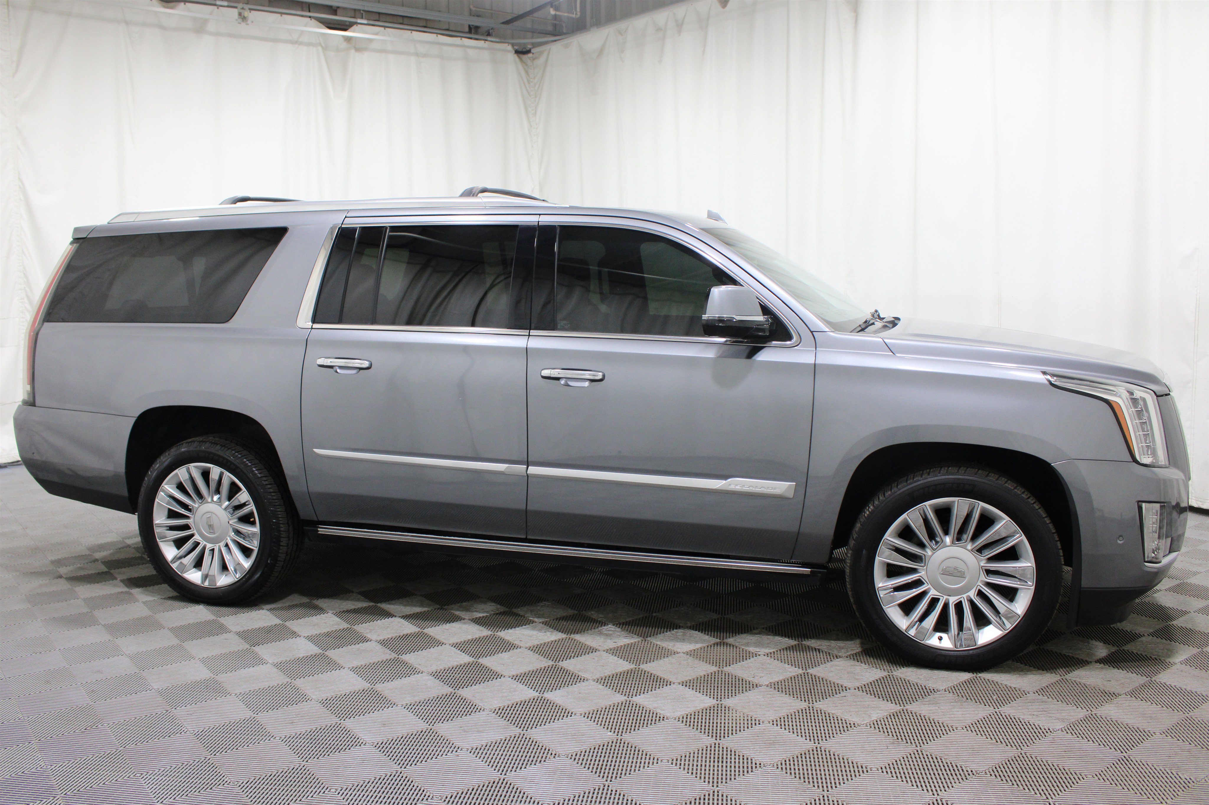 Used 2019 Cadillac Escalade ESV Platinum image 32