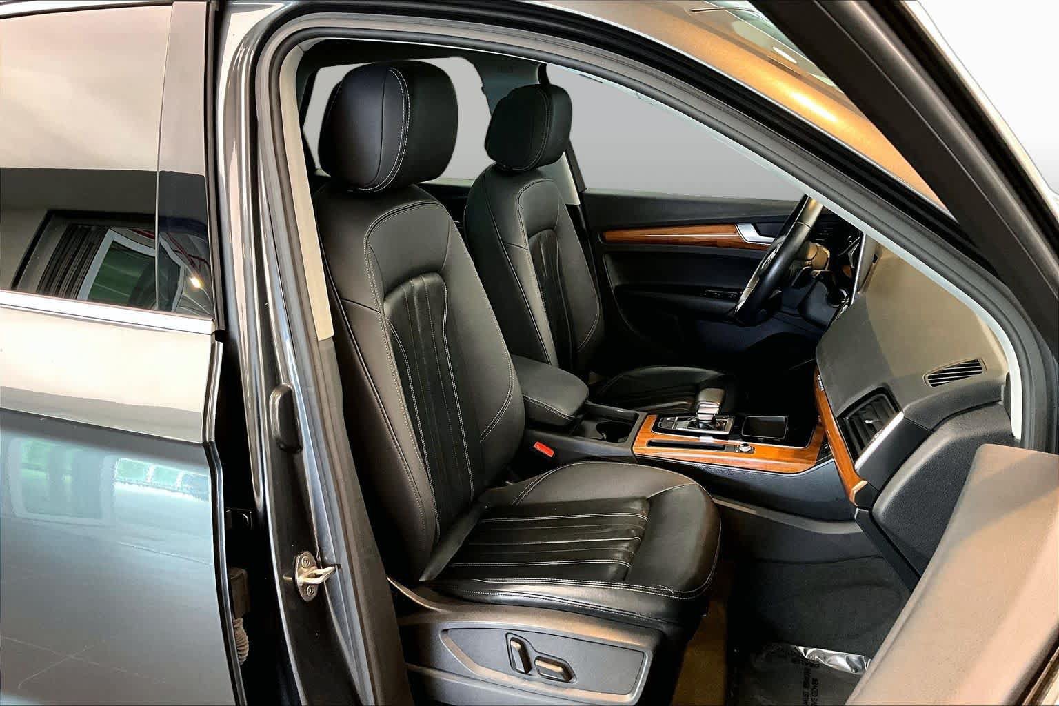 Certified 2023 Audi Q5 2.0T Premium w/ Convenience Package AWD/4WD image 9