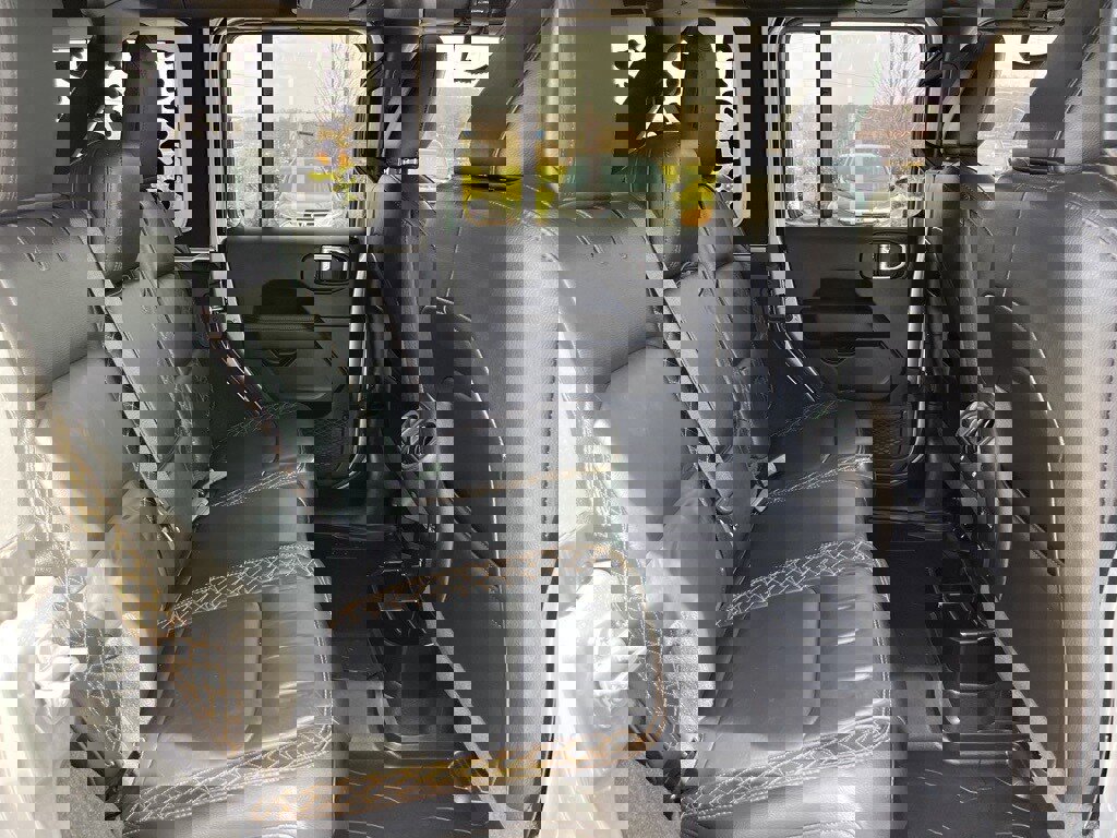 Used 2020 Jeep Wrangler Unlimited Sahara image 21