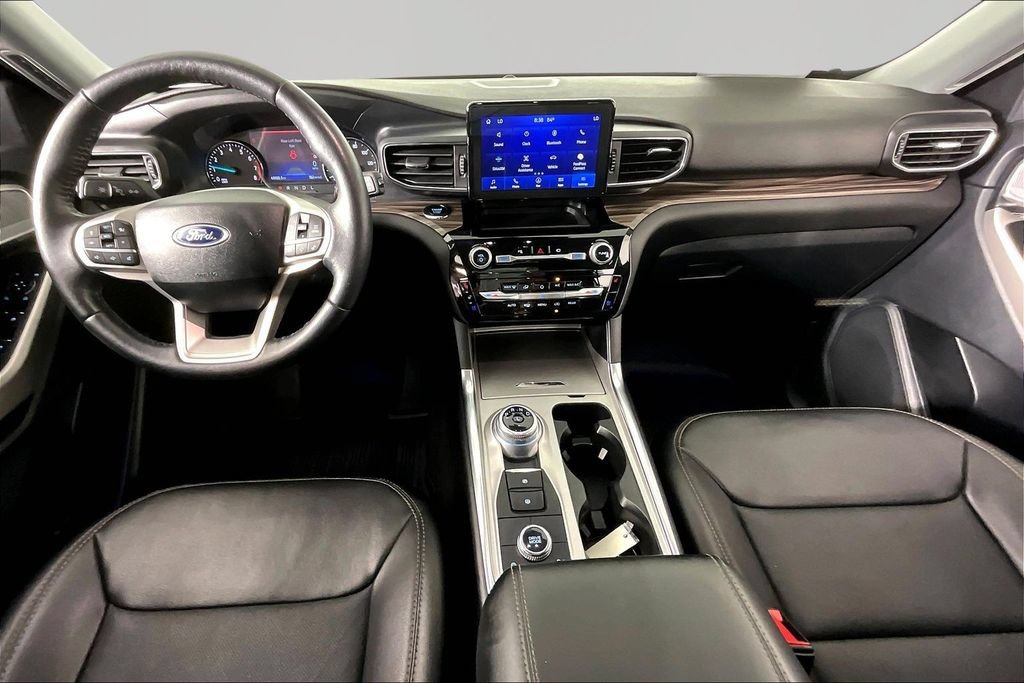 Used 2023 Ford Explorer Limited w/ Equipment Group 301A AWD/4WD image 7