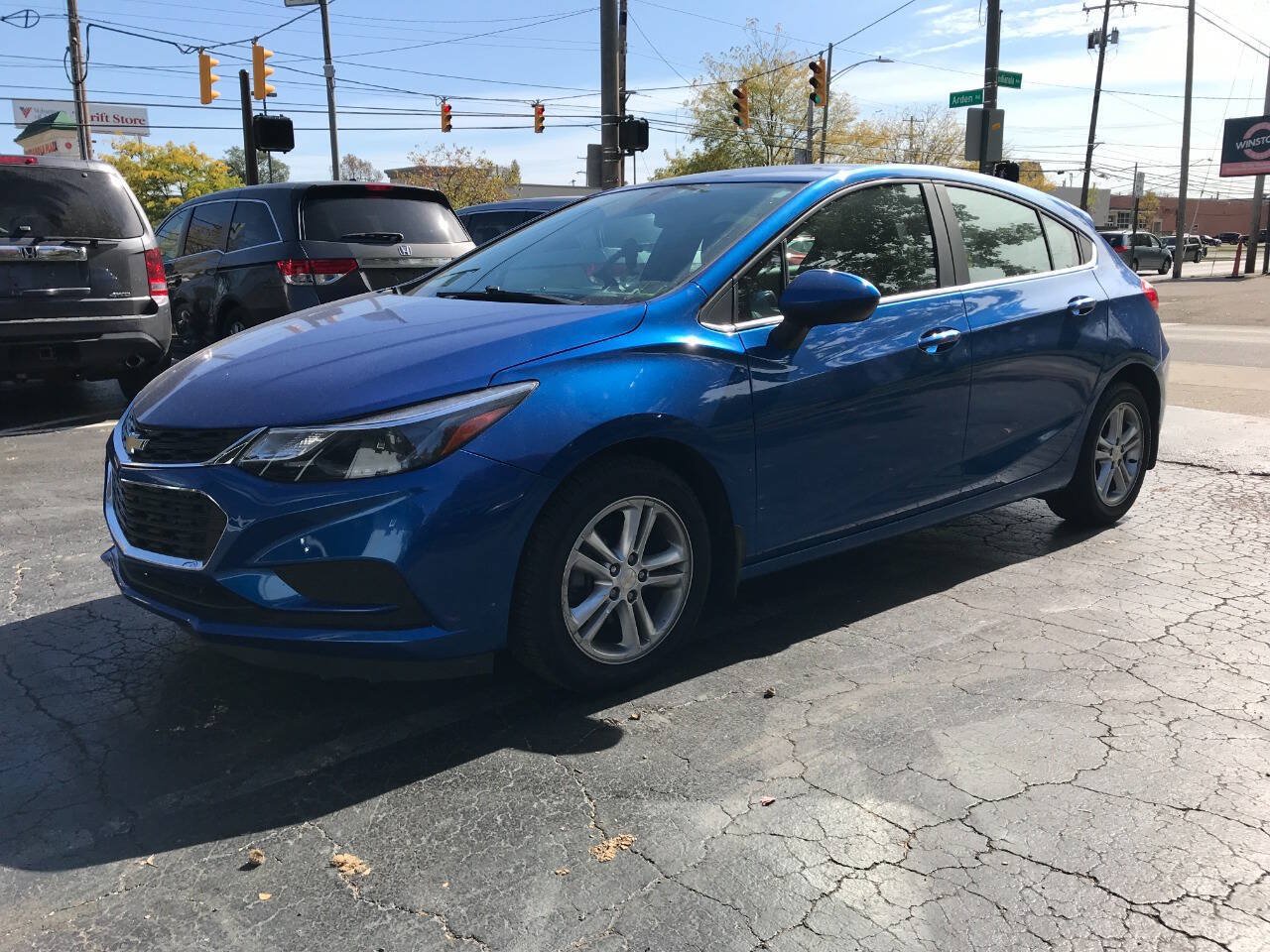 Used 2017 Chevrolet Cruze LT w/ Convenience Package FWD image 4
