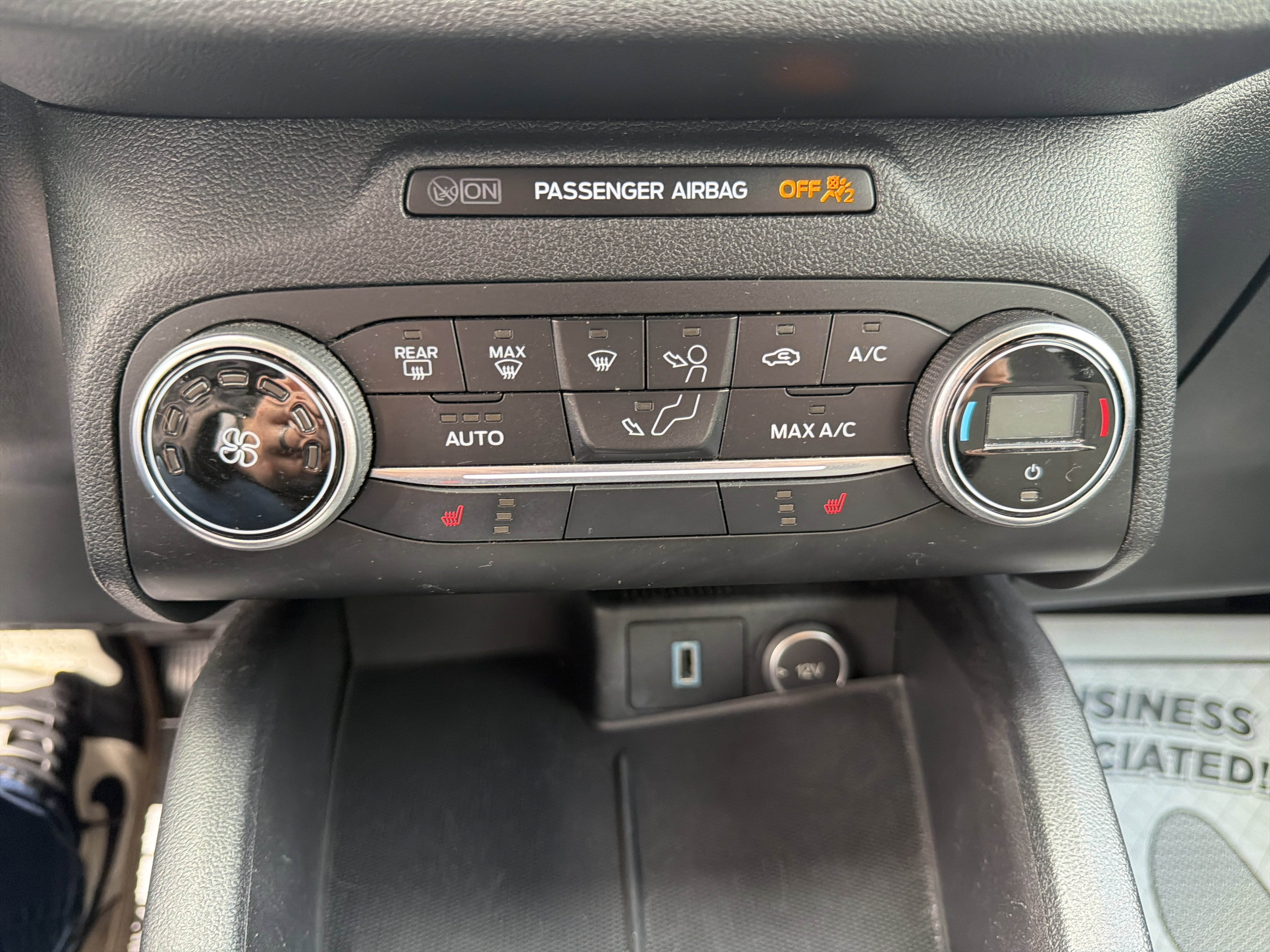 Used 2020 Ford Escape SE image 28