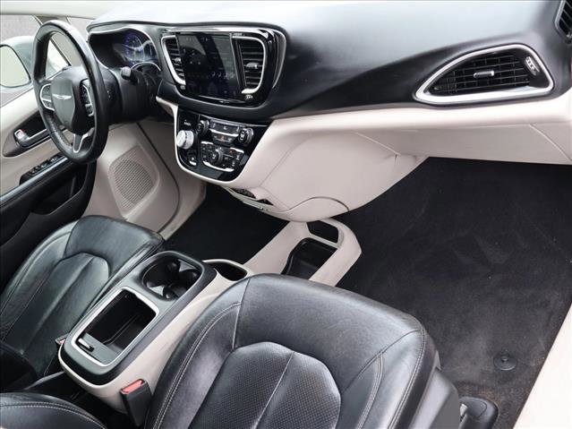 Used 2022 Chrysler Pacifica Touring-L FWD image 25