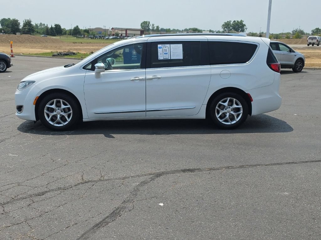 Used 2020 Chrysler Pacifica Limited FWD image 4