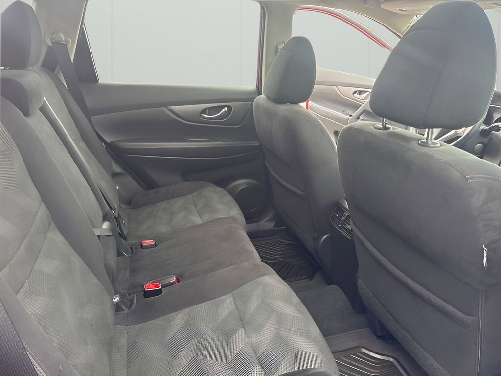Used 2016 Nissan Rogue SV w/ SV Premium Package image 19