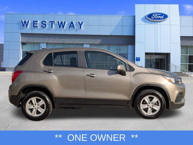 Used 2022 Chevrolet Trax LS w/ Tint and Cruise Package AWD/4WD video 2