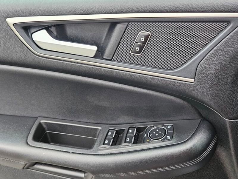 Used 2023 Ford Edge SEL image 32