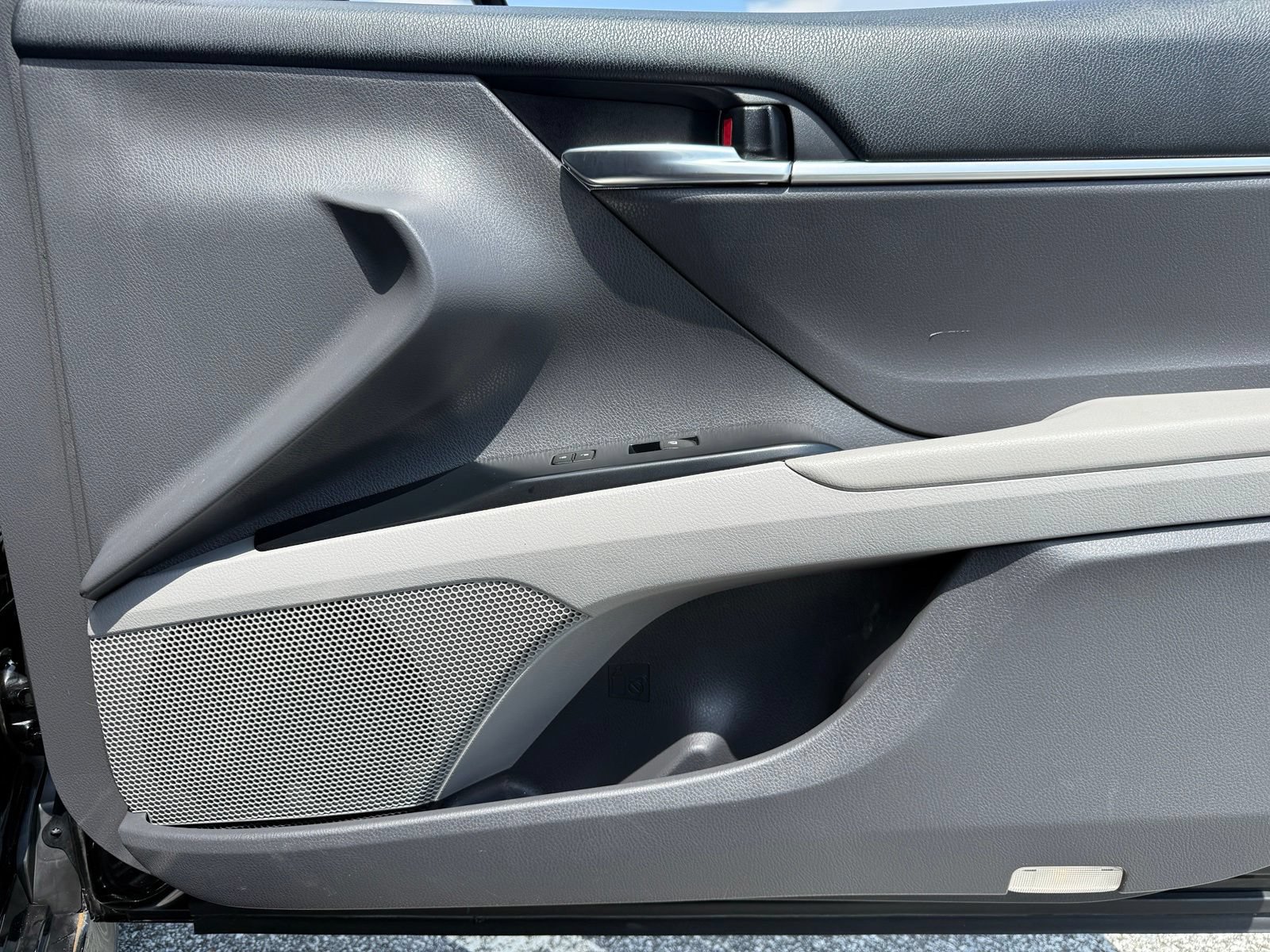 Used 2018 Toyota Camry LE FWD image 43