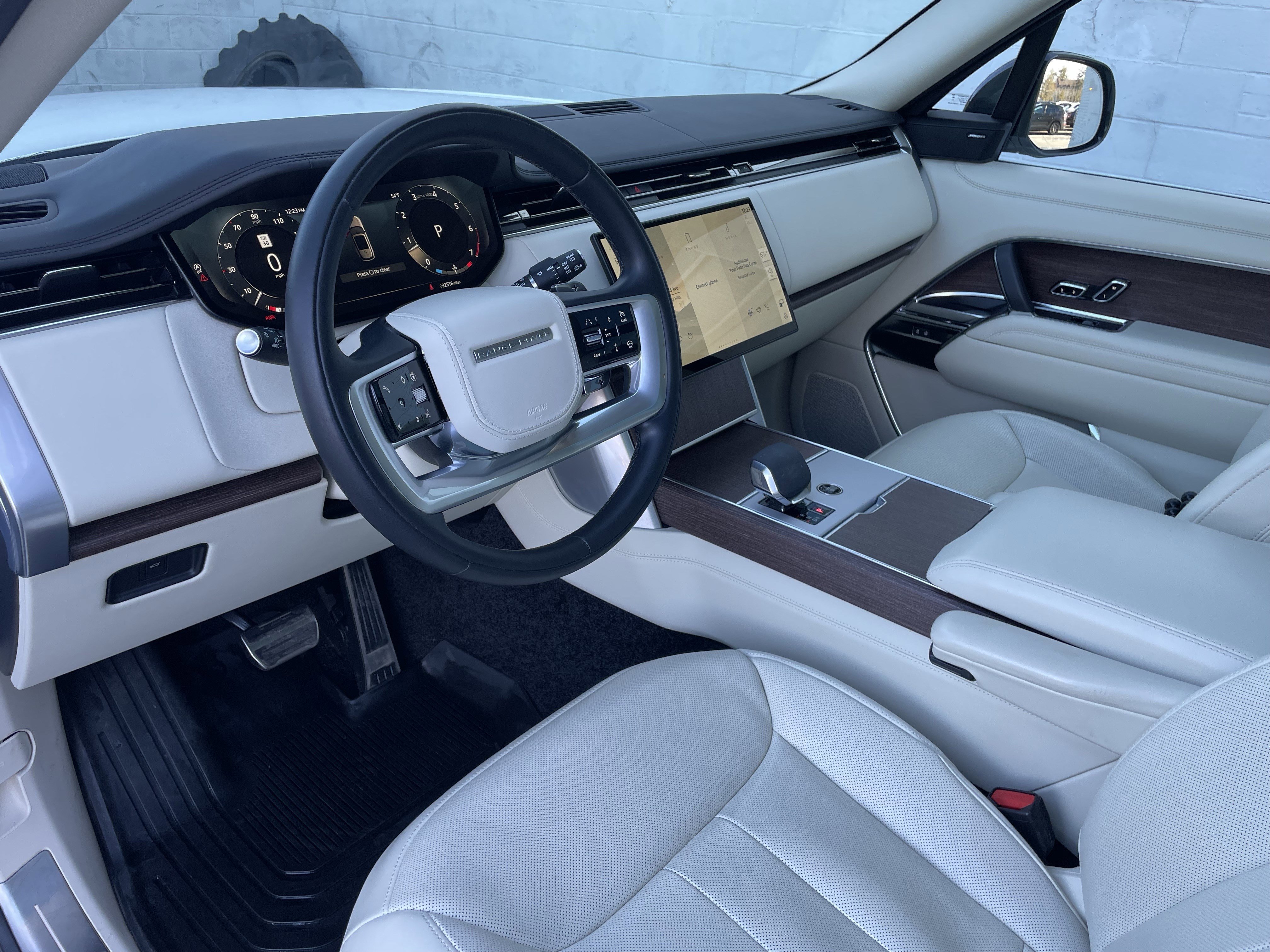 Used 2024 Land Rover Range Rover SE image 13