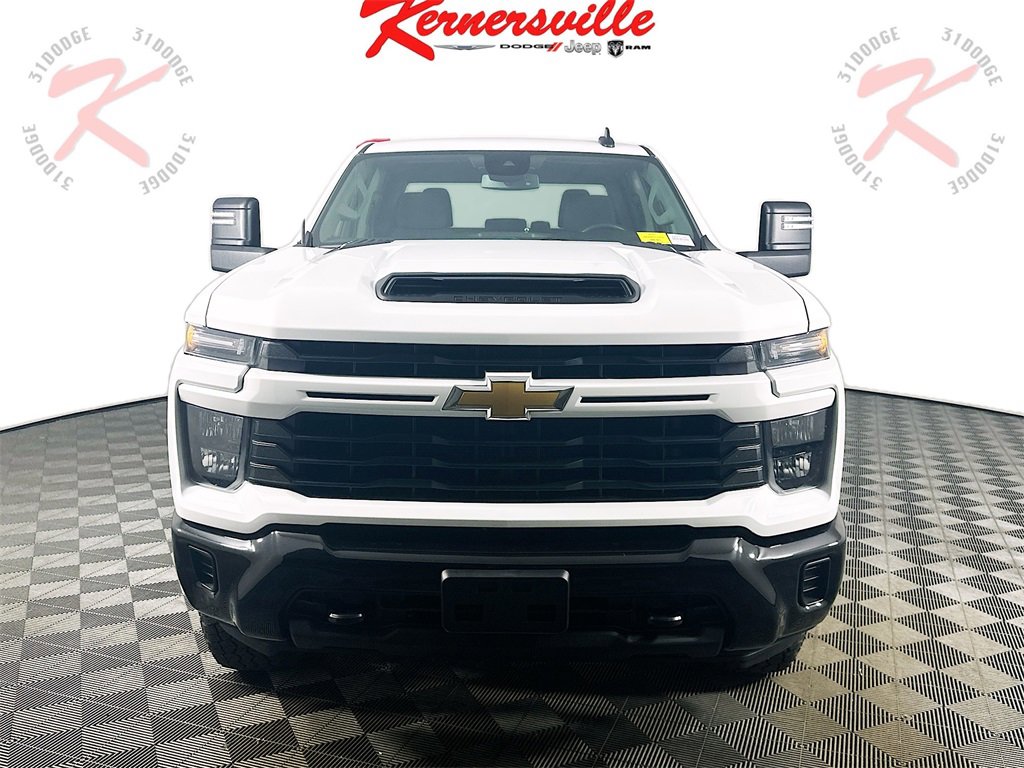 Used 2024 Chevrolet Silverado 2500 Custom w/ Custom Value Package image 2