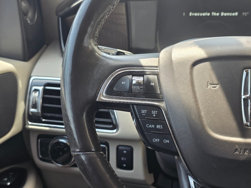 Used 2018 Lincoln Navigator L Select AWD/4WD image 33
