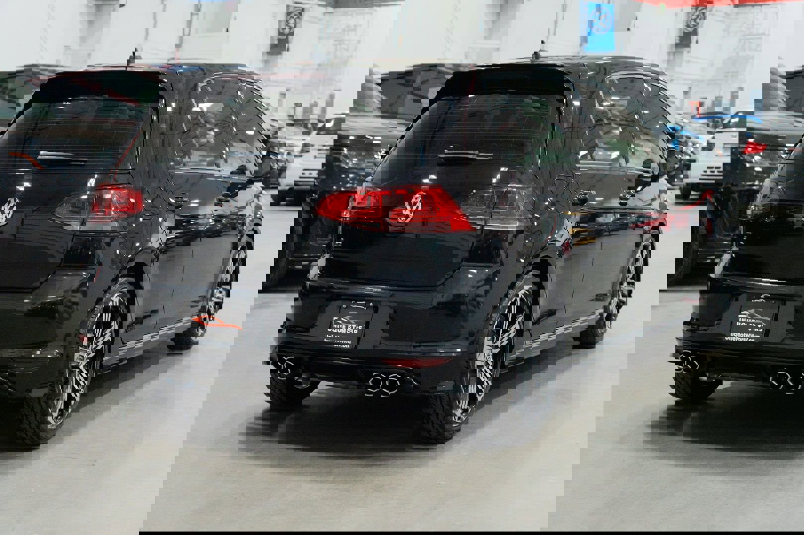 Used 2016 Volkswagen Golf 4-Door image 8