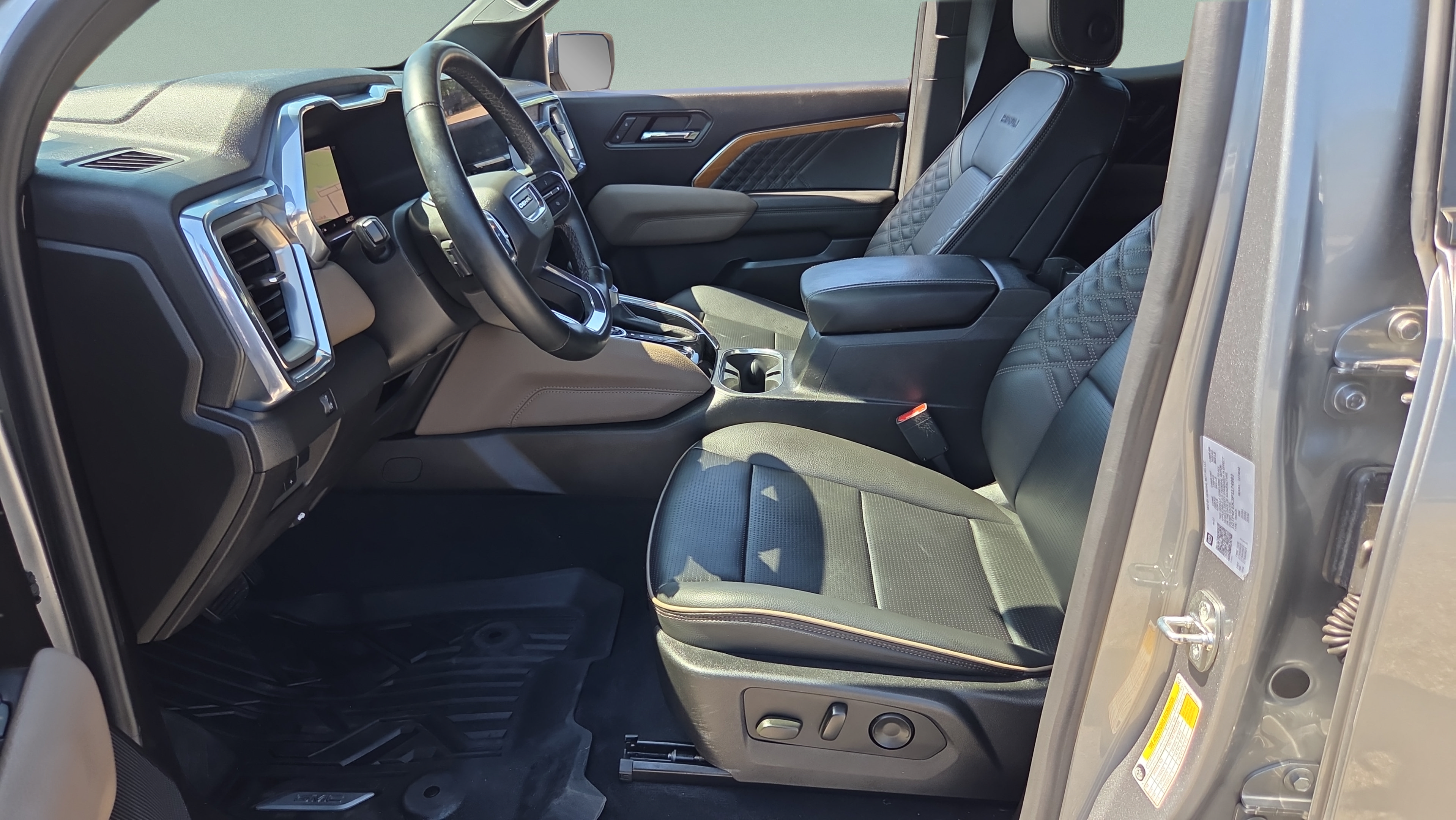 Used 2023 GMC Canyon Denali AWD/4WD image 9