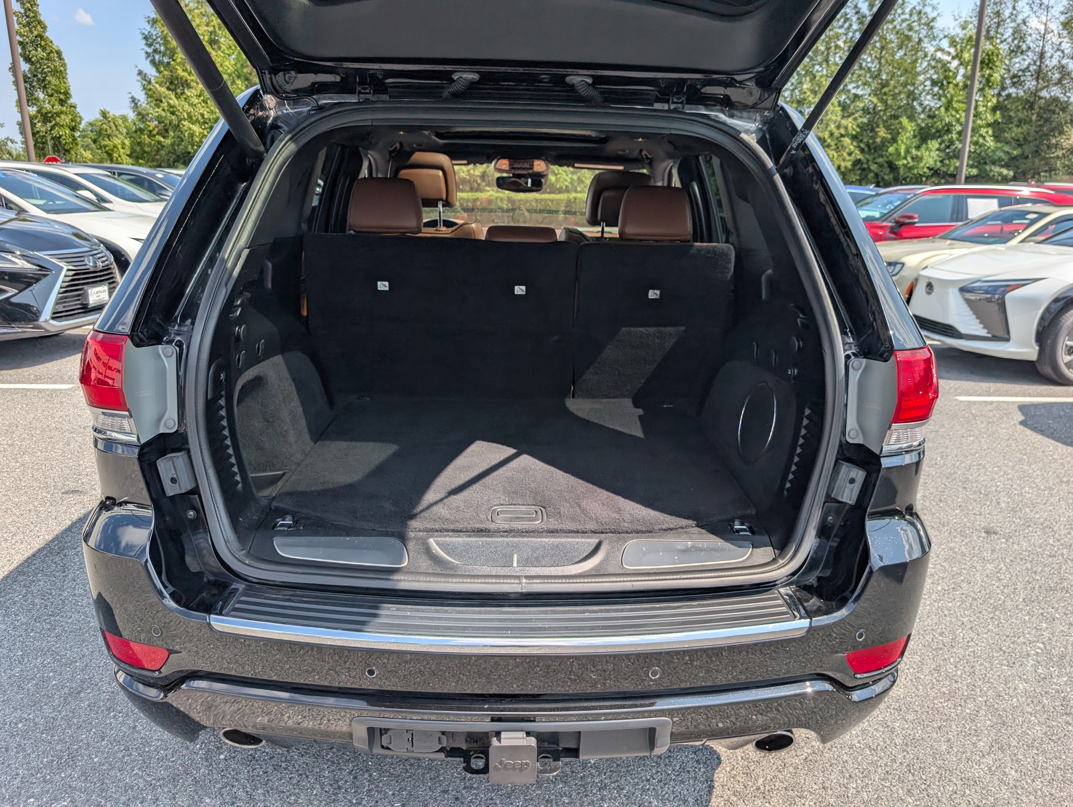 Used 2020 Jeep Grand Cherokee Overland AWD/4WD image 13