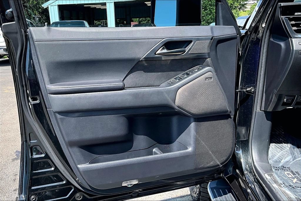 Used 2024 Lexus GX 550 w/ Cold Area Package AWD/4WD image 22