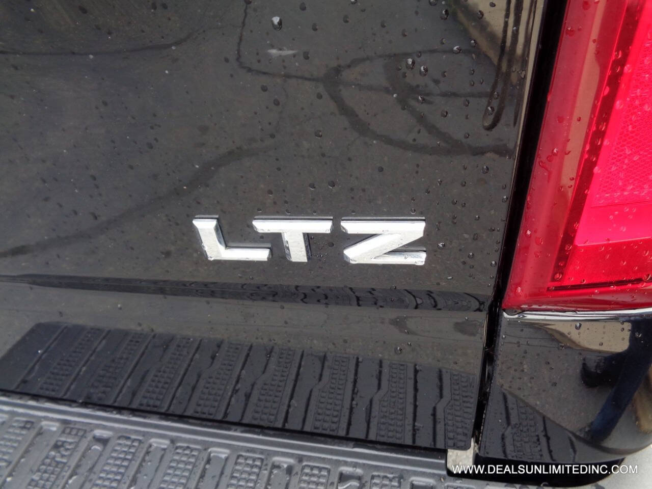 Used 2024 Chevrolet Silverado 1500 LTZ w/ LTZ Premium Package AWD/4WD image 6