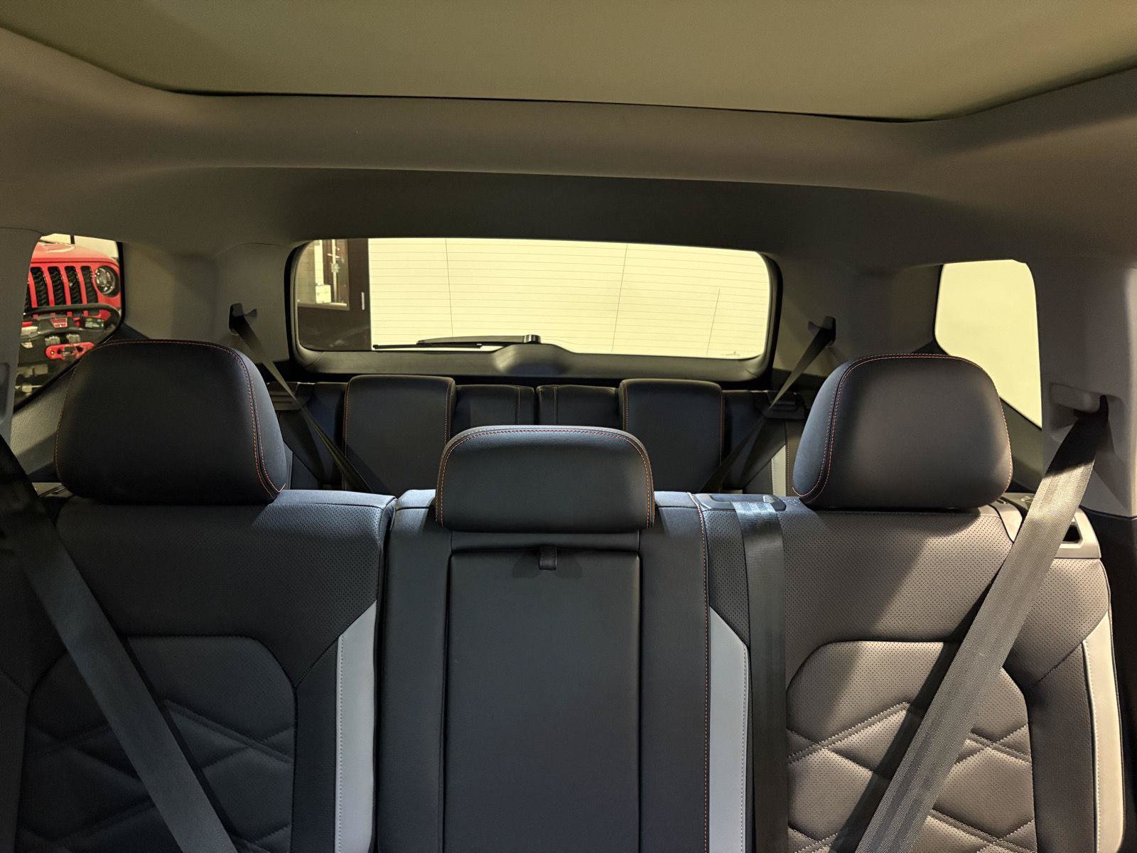 Used 2025 Volkswagen Atlas Peak Edition SE AWD/4WD image 34