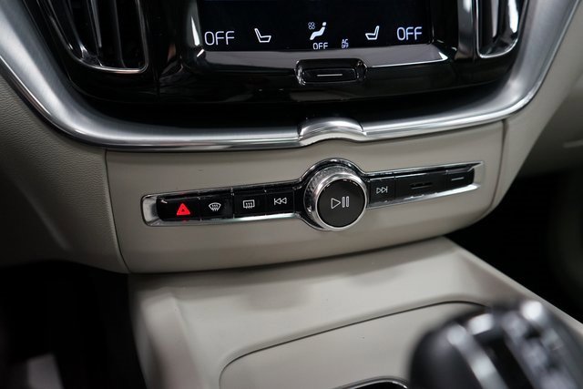 Used 2019 Volvo XC60 T5 Momentum w/ Multimedia Package image 42