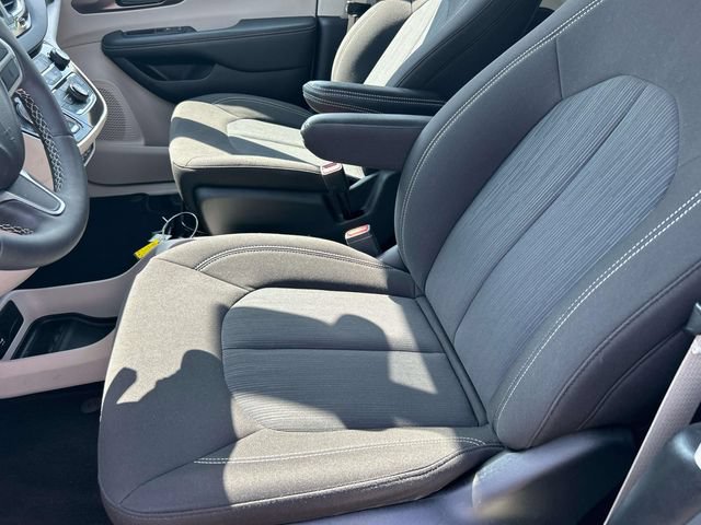 Used 2023 Chrysler Voyager LX FWD image 27