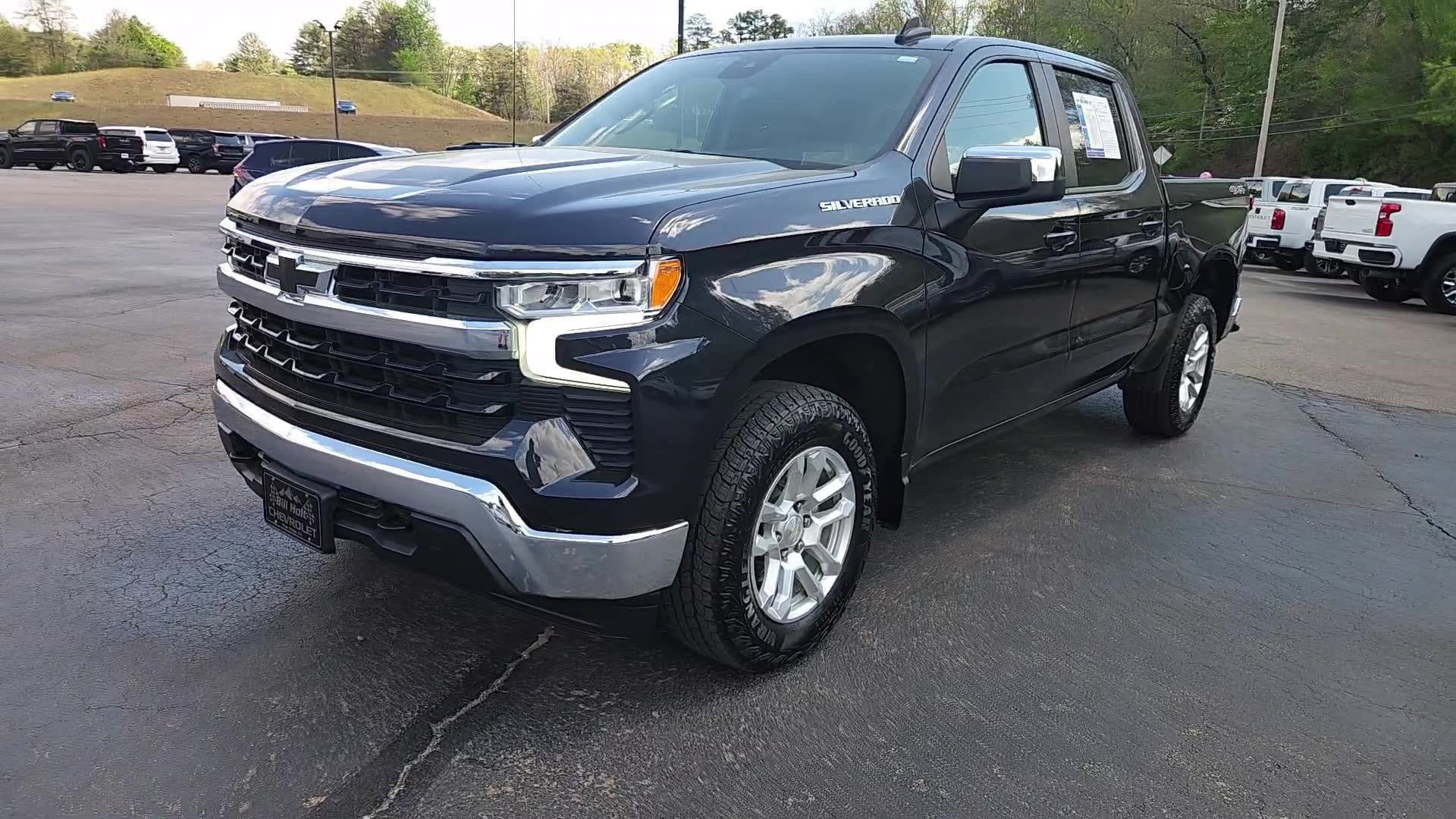 Used 2022 Chevrolet Silverado 1500 LT AWD/4WD image 12