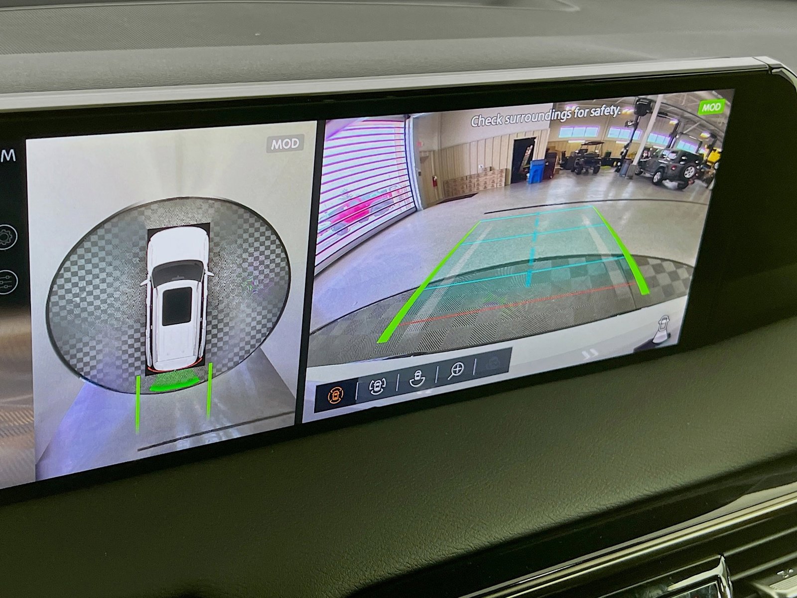 New 2025 Nissan Armada PRO-4X AWD/4WD image 10