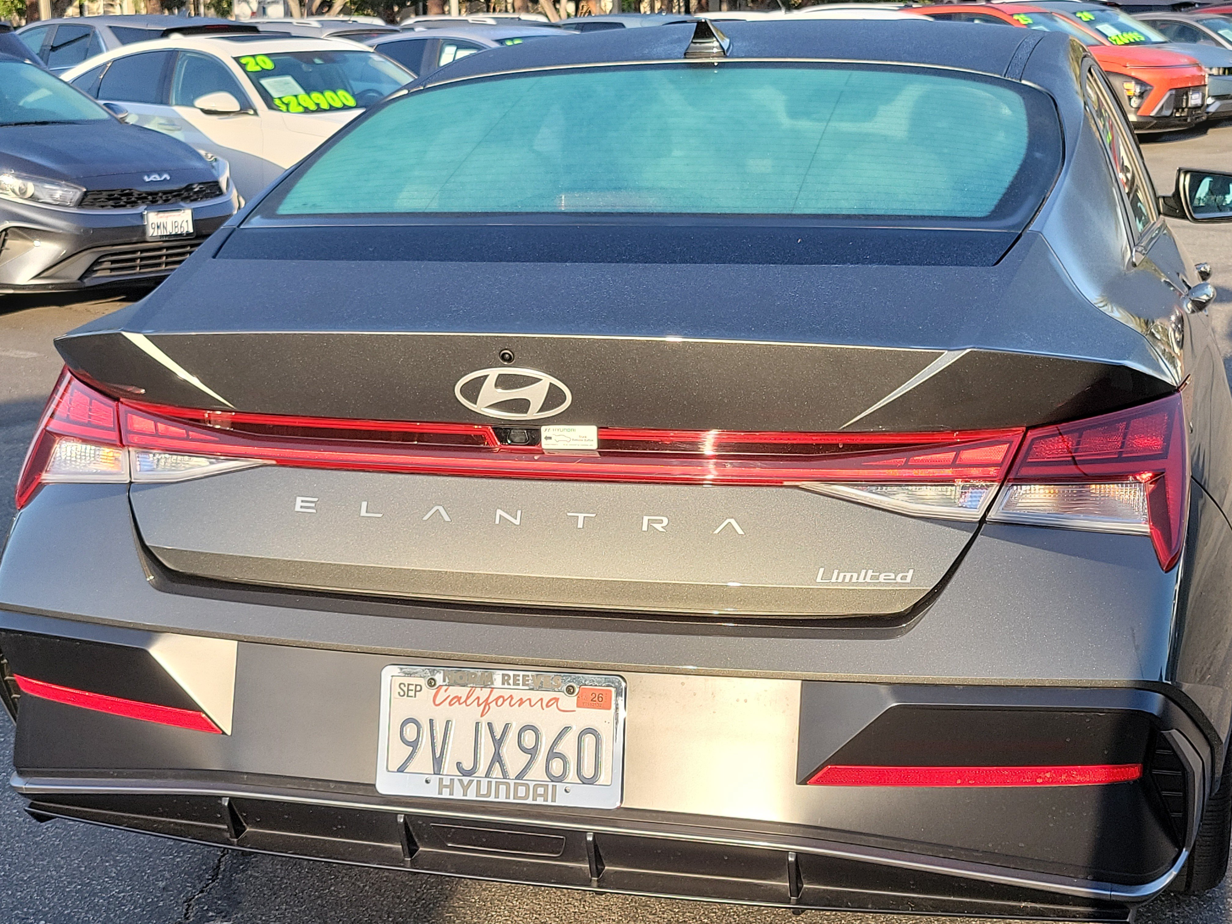 Certified 2025 Hyundai Elantra Limited FWD image 19