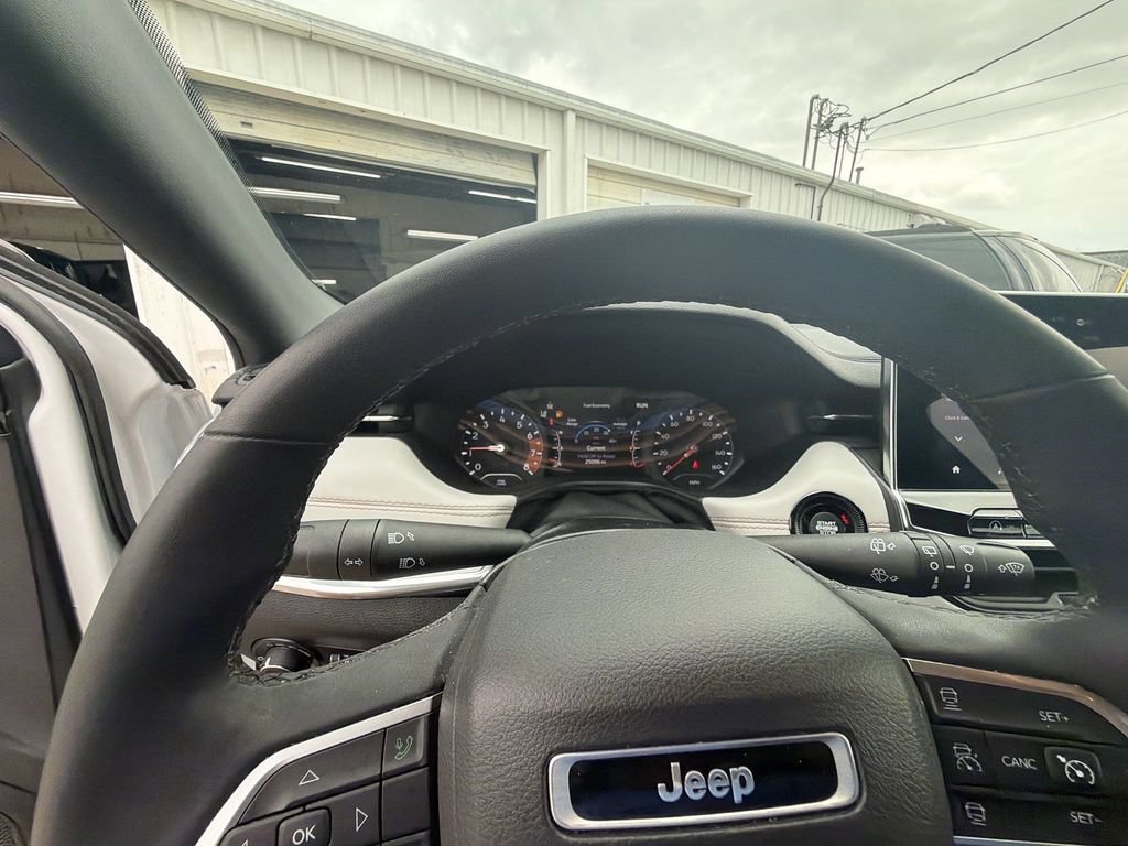 Used 2023 Jeep Compass Limited AWD/4WD image 15