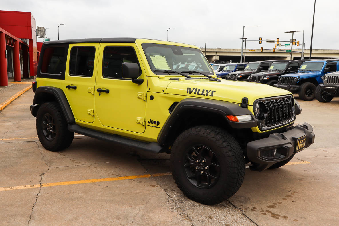 Used 2024 Jeep Wrangler Willys AWD/4WD image 4
