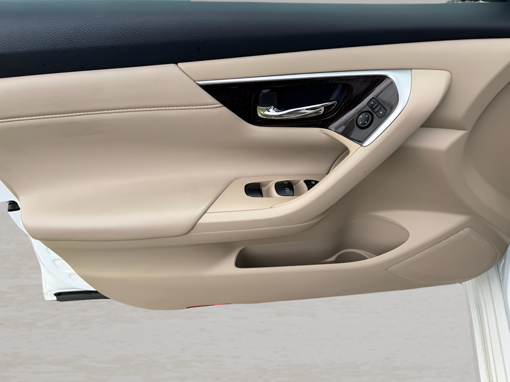 Used 2015 Nissan Altima 2.5 SL w/ Moonroof Package FWD image 12